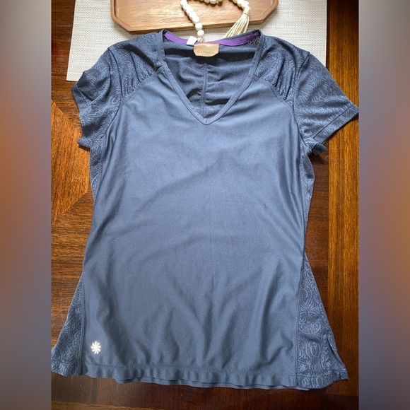 Woman’s size xs athleta Tshirt - Picture 1 of 2